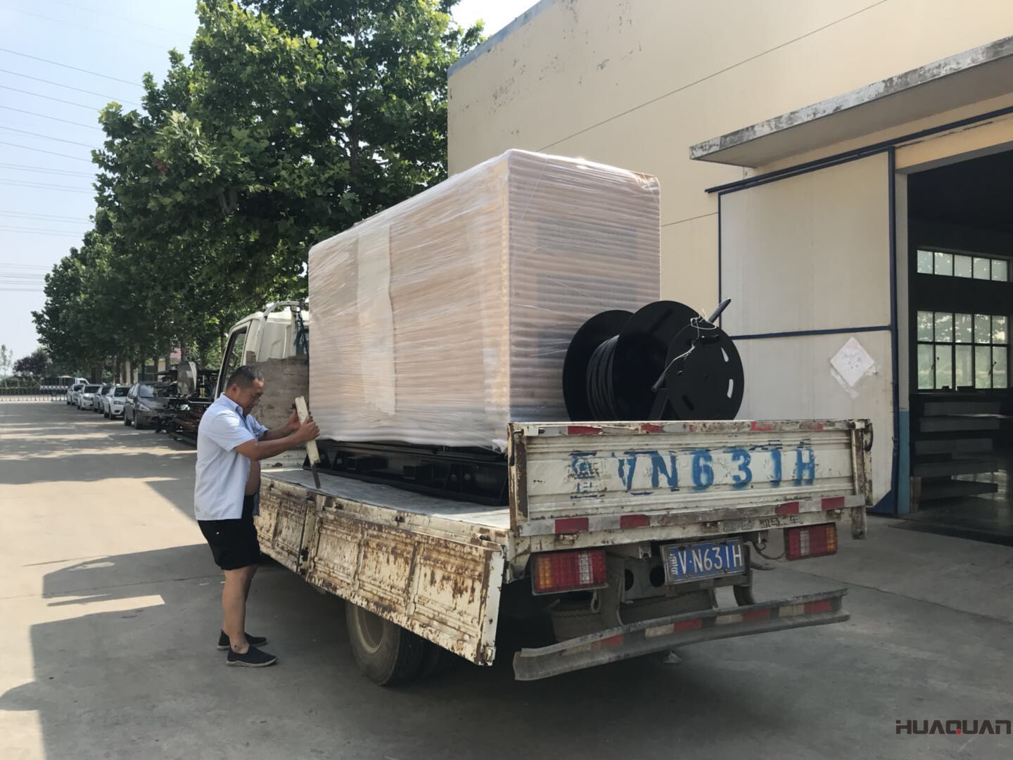 2018年7月7日一臺HQ50GF靜音箱柴油發電機組從華全成功發往山東省濟南市