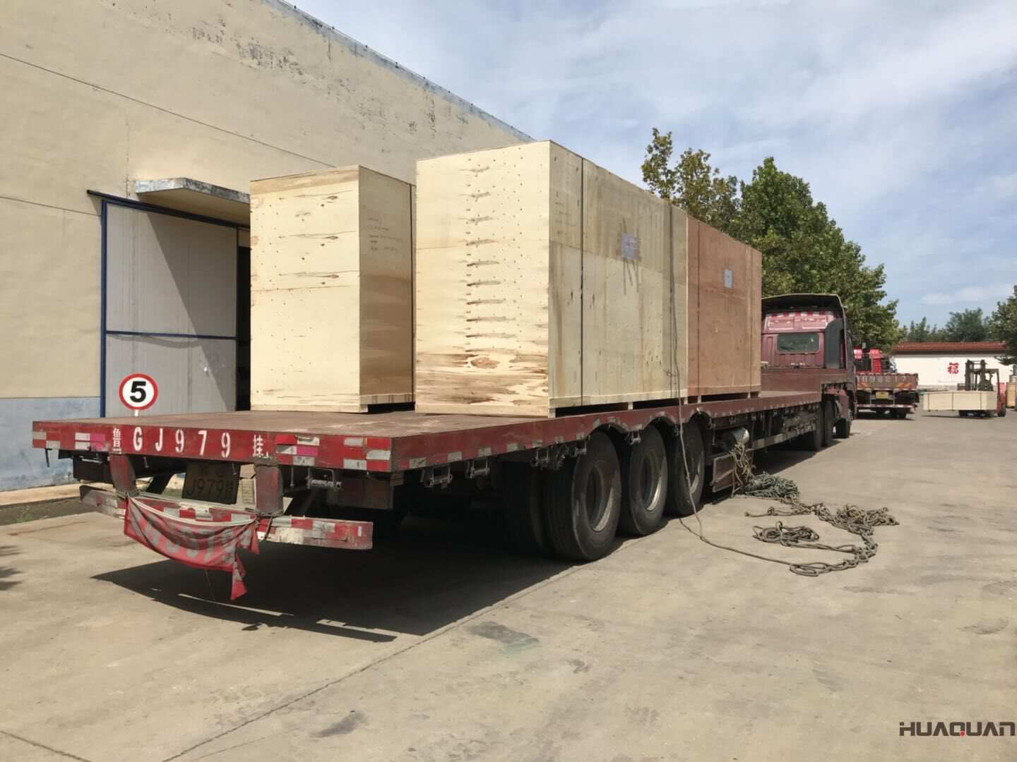 9月11日一臺(tái)600kw立柜四保護(hù)柴油發(fā)電機(jī)組發(fā)往浙江