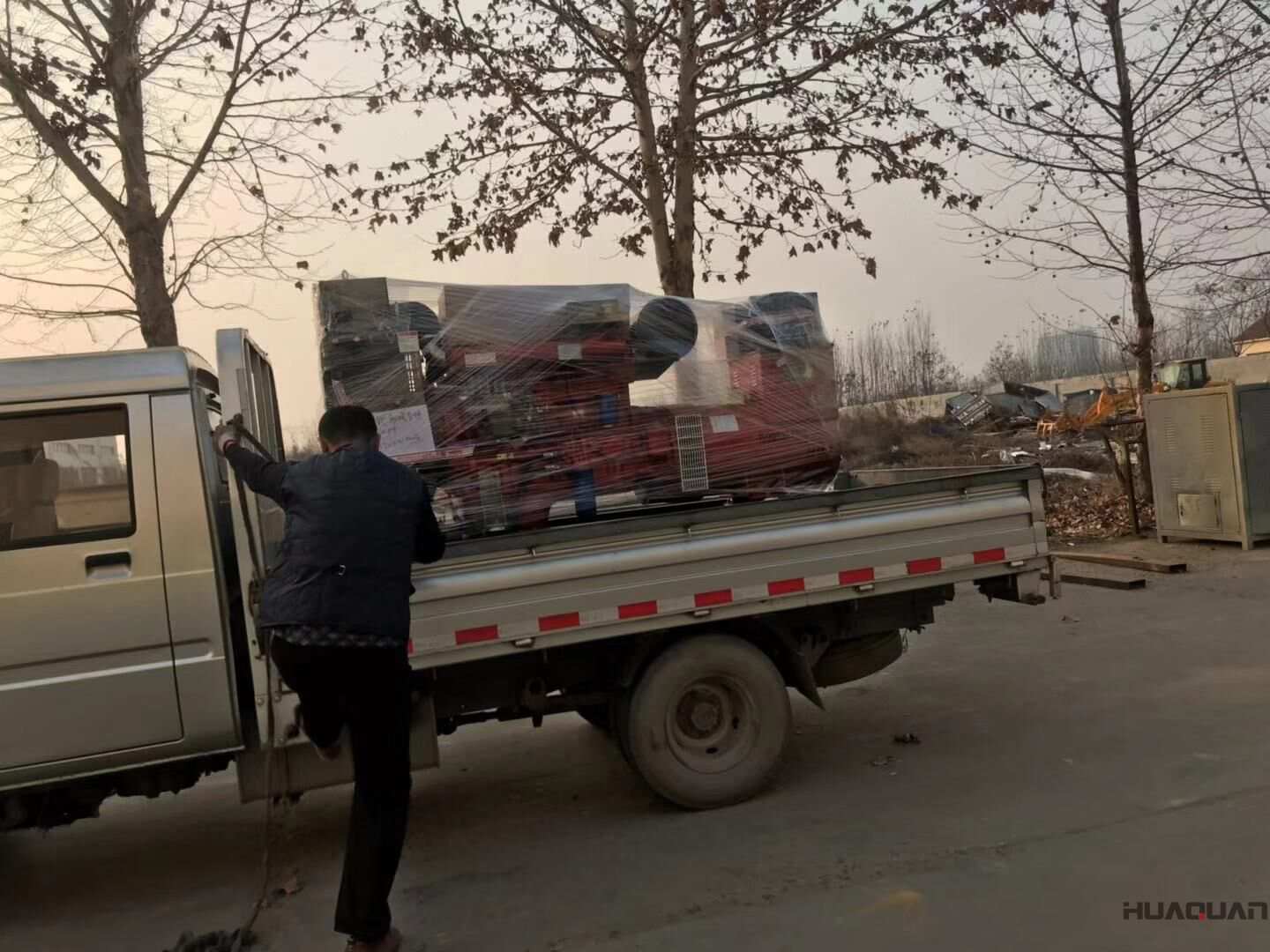 11月30日，張先生從華全動力訂購的一臺120kw自動化柴油發電機組現已成功發往山東省