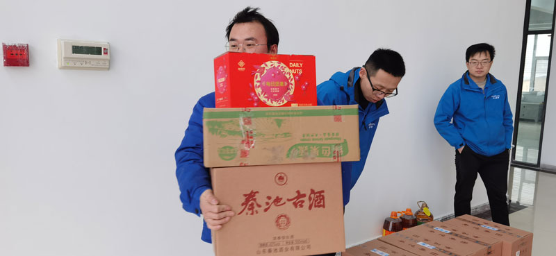 華全動力員工領取春節福利